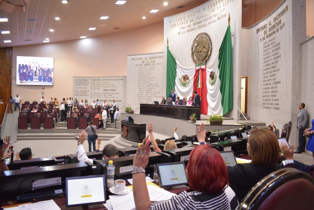Vota Congreso de Veracruz Minutas sobre servicio público