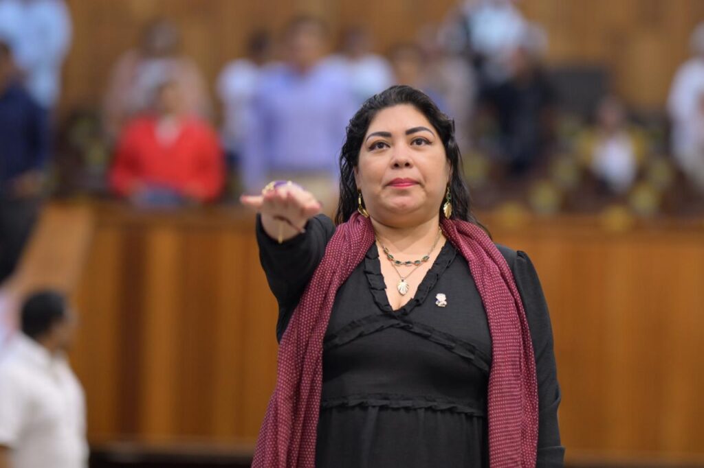 Asume Norma Leonor Mendoza el cargo de diputada por el distrito XIV