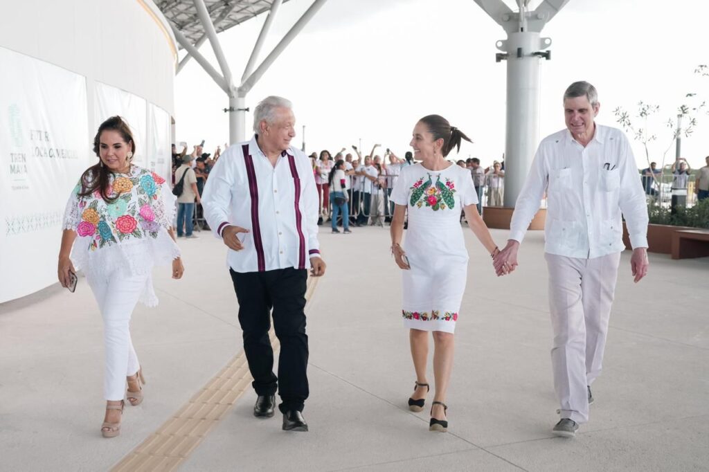 Claudia Sheinbaum acompaña al presidente AMLO en la inauguración de los nuevos vagones del Tren Maya