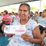 Reciben 289 estudiantes de Tuxpan Beca Rita Cetina